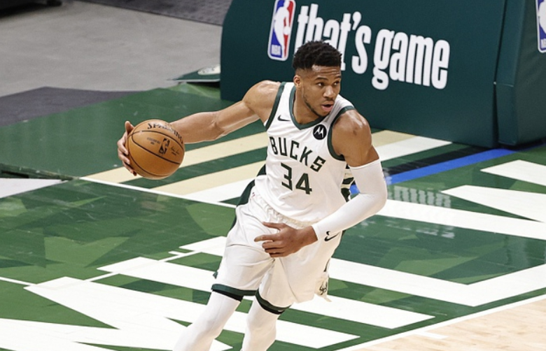 开云体育-Scout迎来五赛季高光表现，雄鹿球迷沸腾！的简单介绍