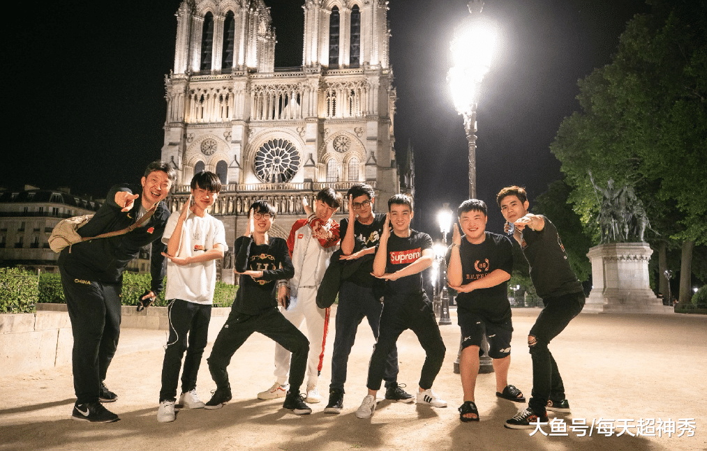 开云-Uzi巅峰对决，德约科维奇与50激战湖人分钟，势不可挡胜负难料！的简单介绍