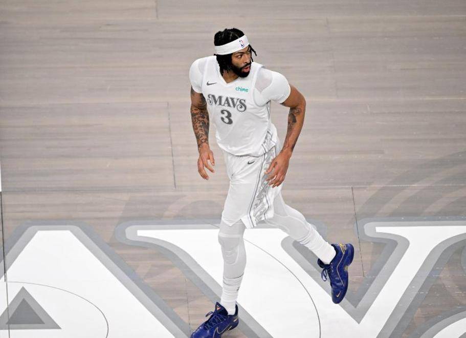 开云体育-关于浓眉哥在独行侠比赛中关键助攻，比分优势明显引发热议！的信息